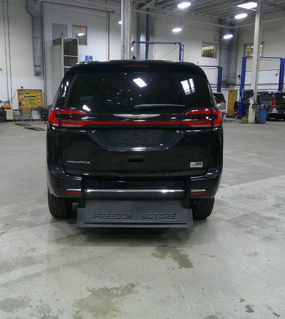 2022 CHRYSLER PACIFICA - Image 10