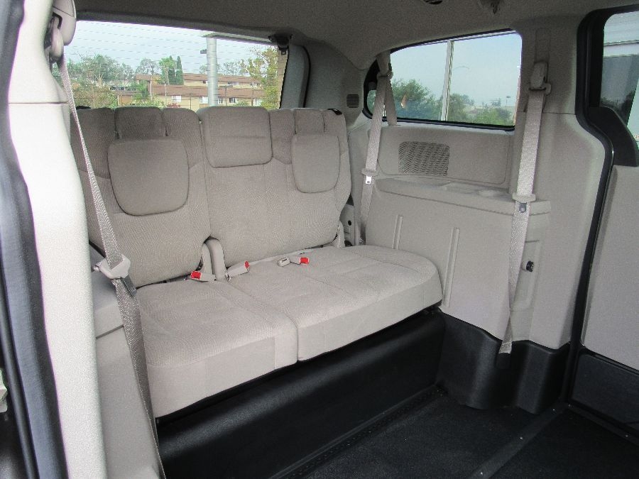 Grey Dodge Grand Caravan image number 13