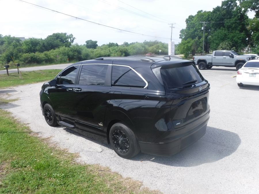 Black Toyota Sienna image number 5