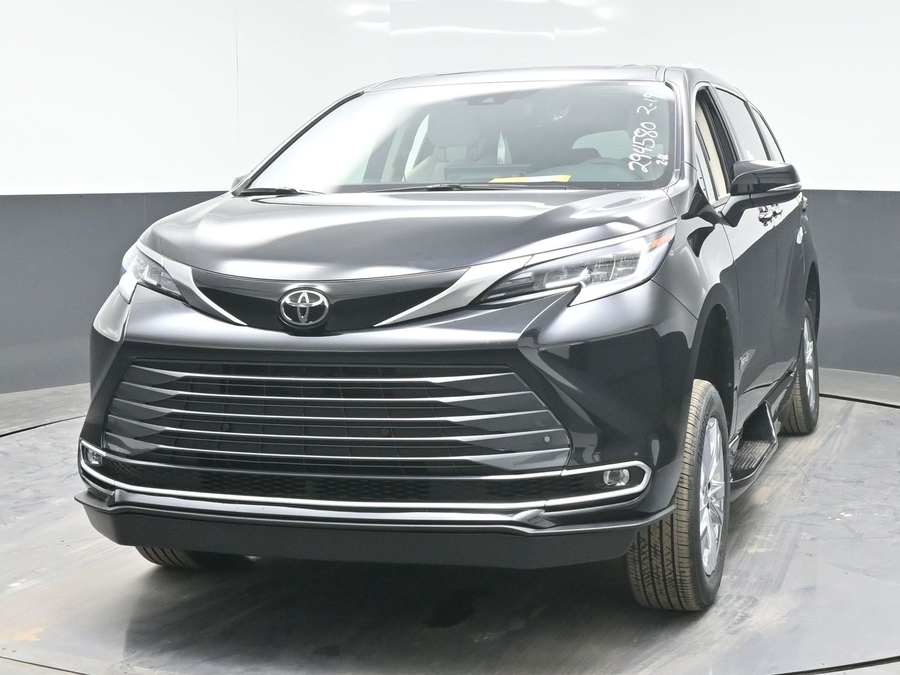 New 2026 Toyota Sienna Hybrid Limited - BraunAbility Side Entry Fold Out Automatic Ramp