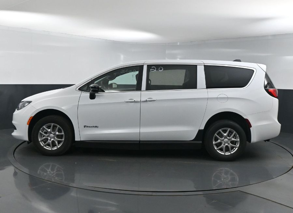 2025 CHRYSLER VOYAGER - Image 5