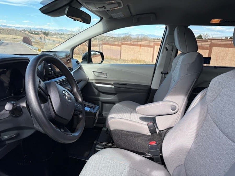 Used 2024 Toyota Sienna Hybrid LE - BraunAbility Side Entry Entry Fold Out Automatic Ramp