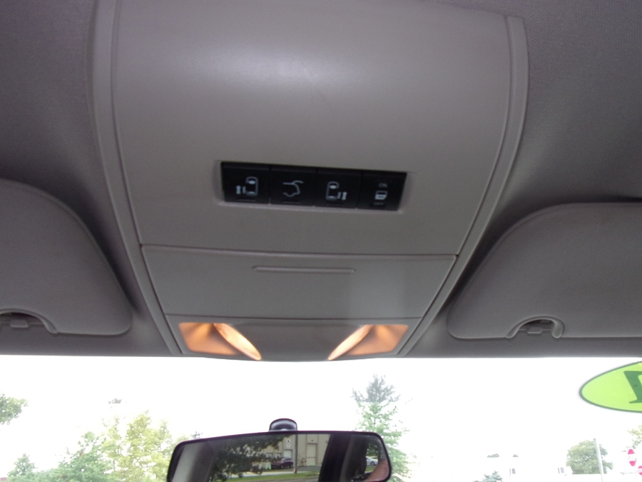 Grey Dodge Grand Caravan image number 13