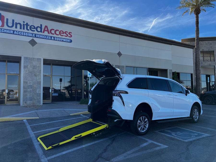 New 2026 Toyota Sienna Hybrid LE w swivel 2nd row - Vantage Mobility Commercial Rear Entry Entry Fold Out Manual Ramp