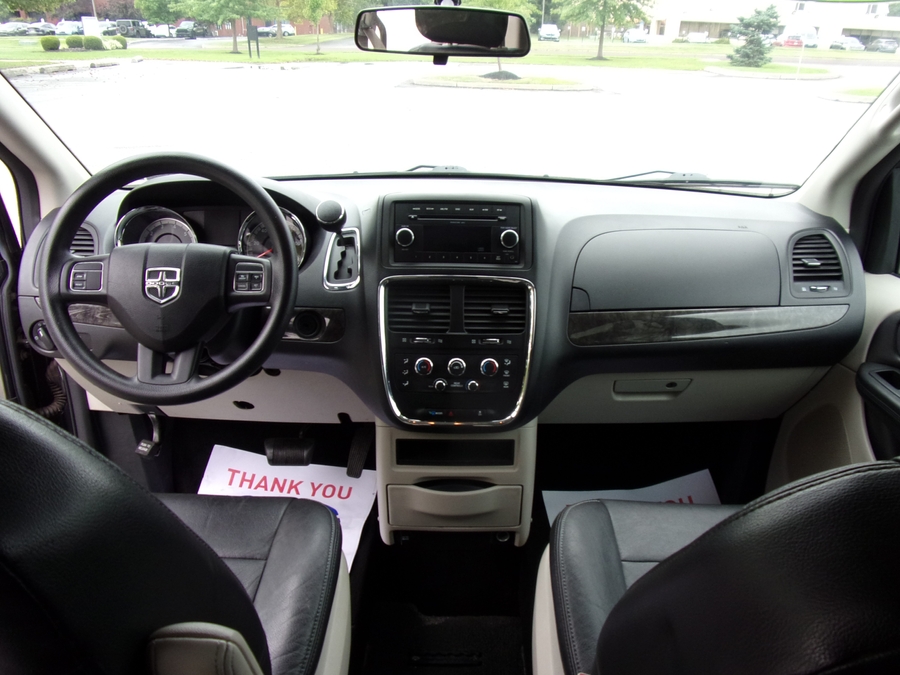Grey Dodge Grand Caravan image number 8