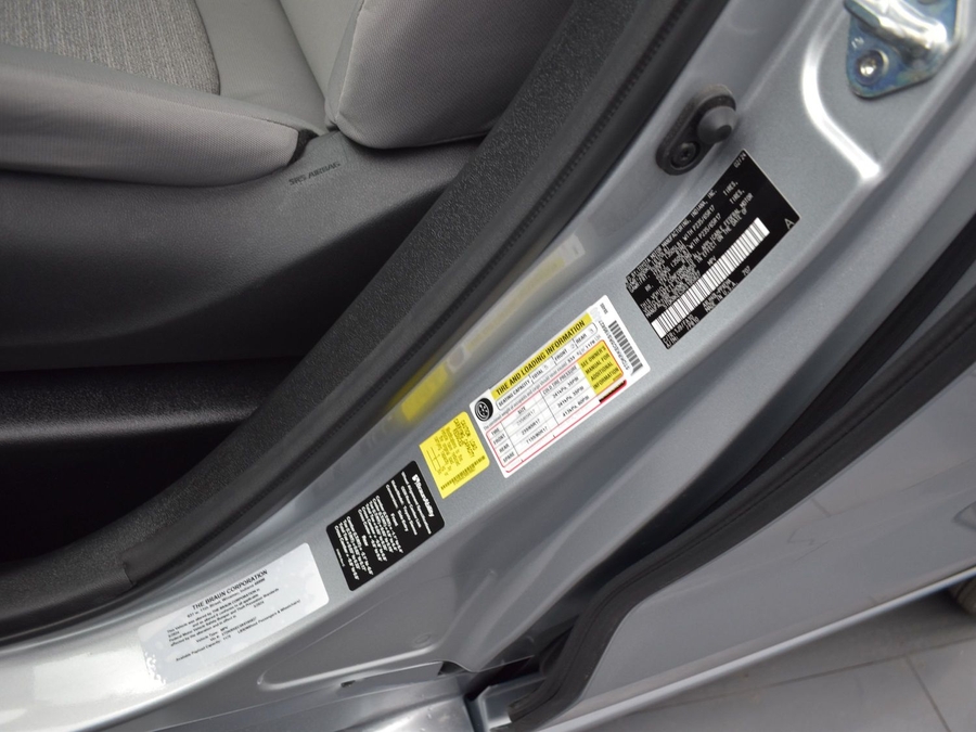 New 2025 Toyota Sienna Hybrid LE - BraunAbility Side Entry Entry Fold Out Automatic Ramp