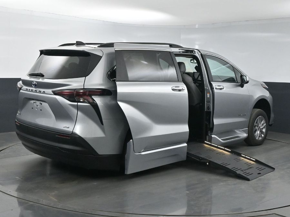 2025 TOYOTA SIENNA - Image 7