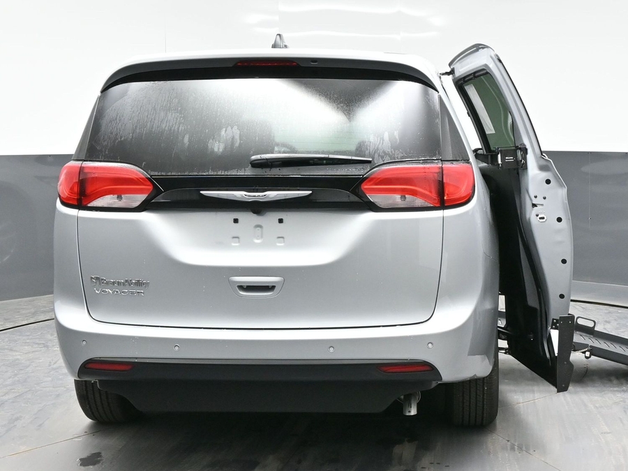 New 2026 Chrysler Voyager LX - BraunAbility Side Entry Entry Fold Out Manual Ramp