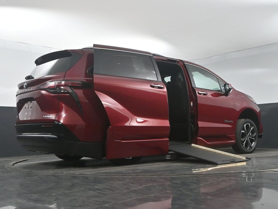 New 2025 Toyota Sienna Hybrid Platinum - BraunAbility Side Entry Entry In Floor Automatic Ramp