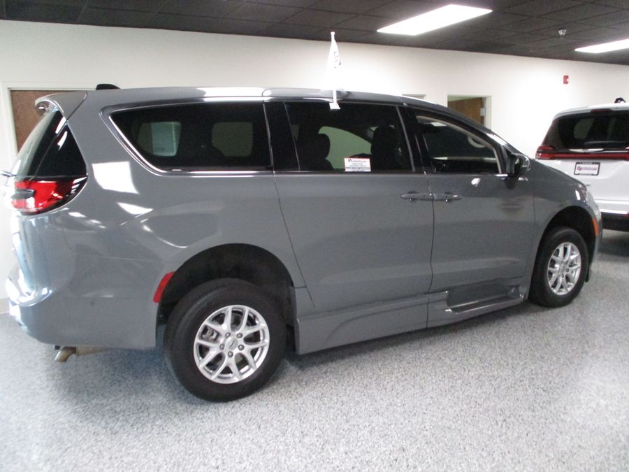 Used 2023 Chrysler Pacifica Touring L - BraunAbility Side Entry Entry Fold Out Automatic Ramp