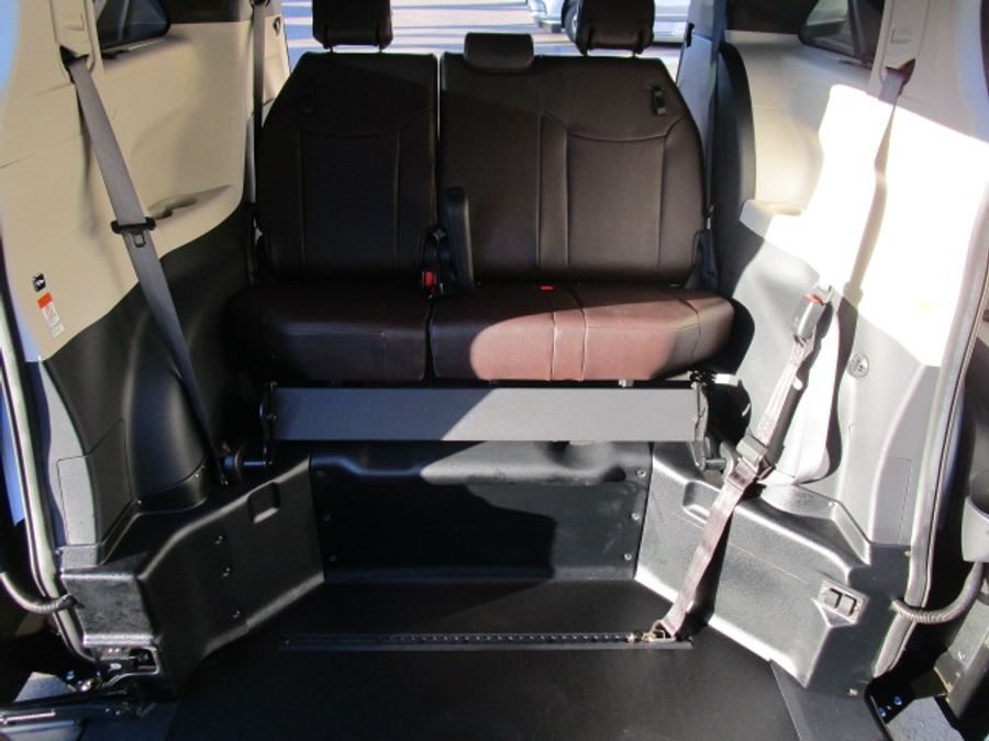 Used 2024 Toyota Sienna Hybrid Platinum - BraunAbility Side Entry Entry Fold Out Automatic Ramp