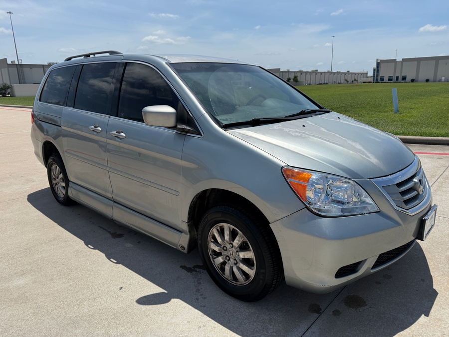 Honda Odyssey azul con rampa de plegado automático de entrada lateral
