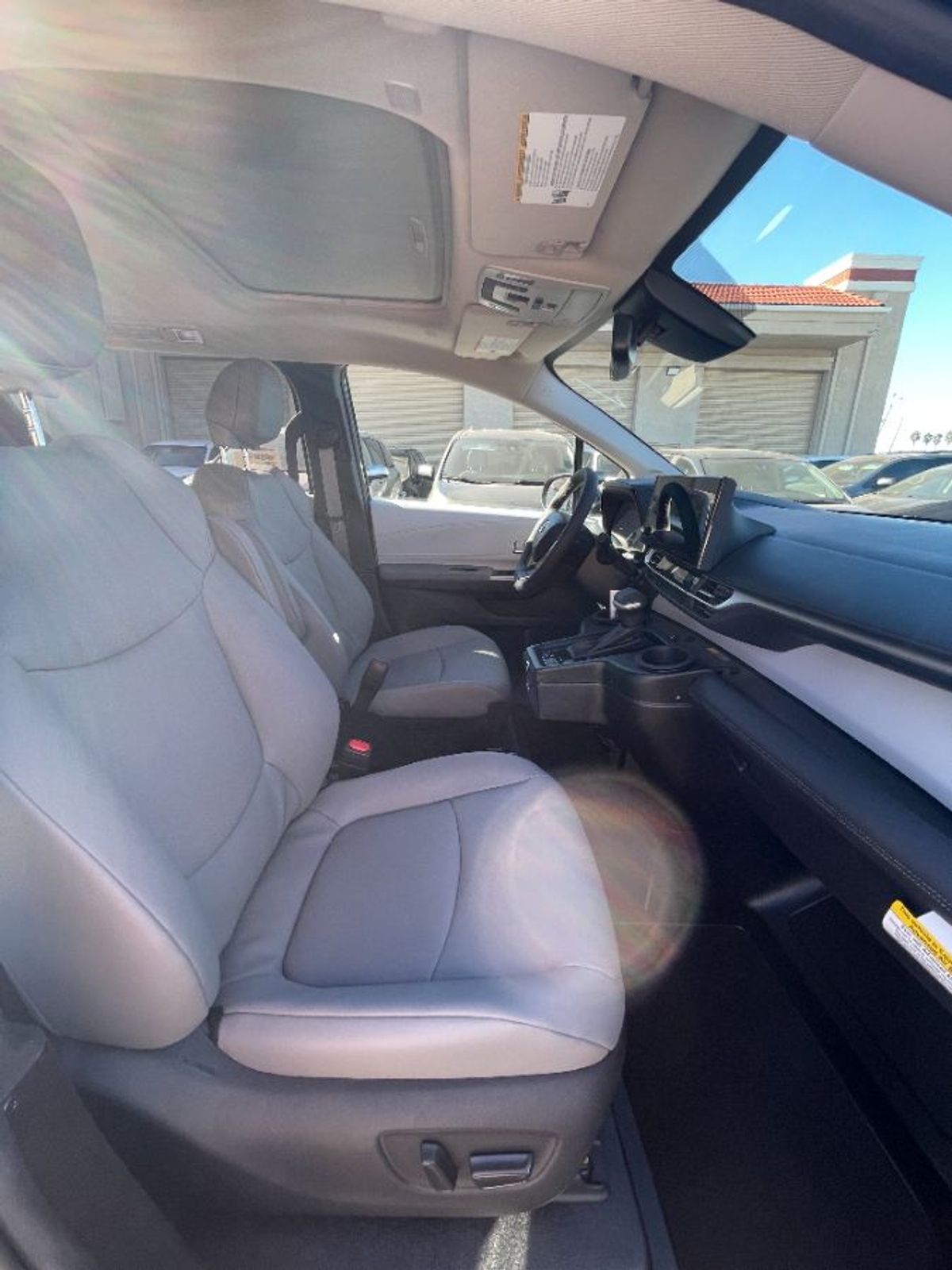 2025 TOYOTA SIENNA - Image 5