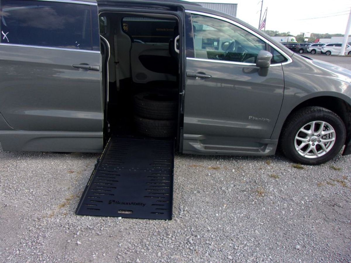 2022 CHRYSLER PACIFICA - Image 5