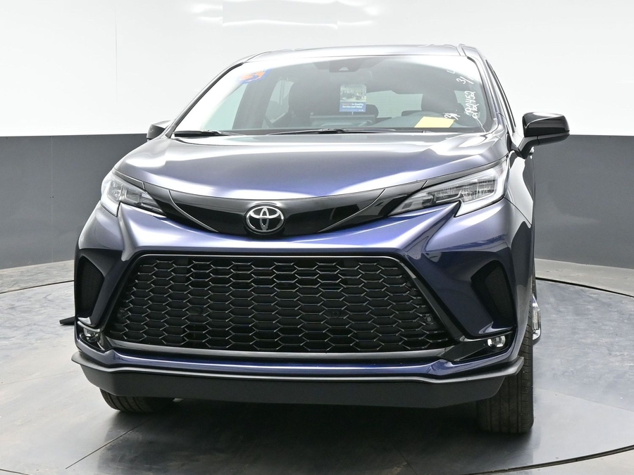 New 2026 Toyota Sienna Hybrid XSE Sport - BraunAbility Side Entry Entry Fold Out Automatic Ramp