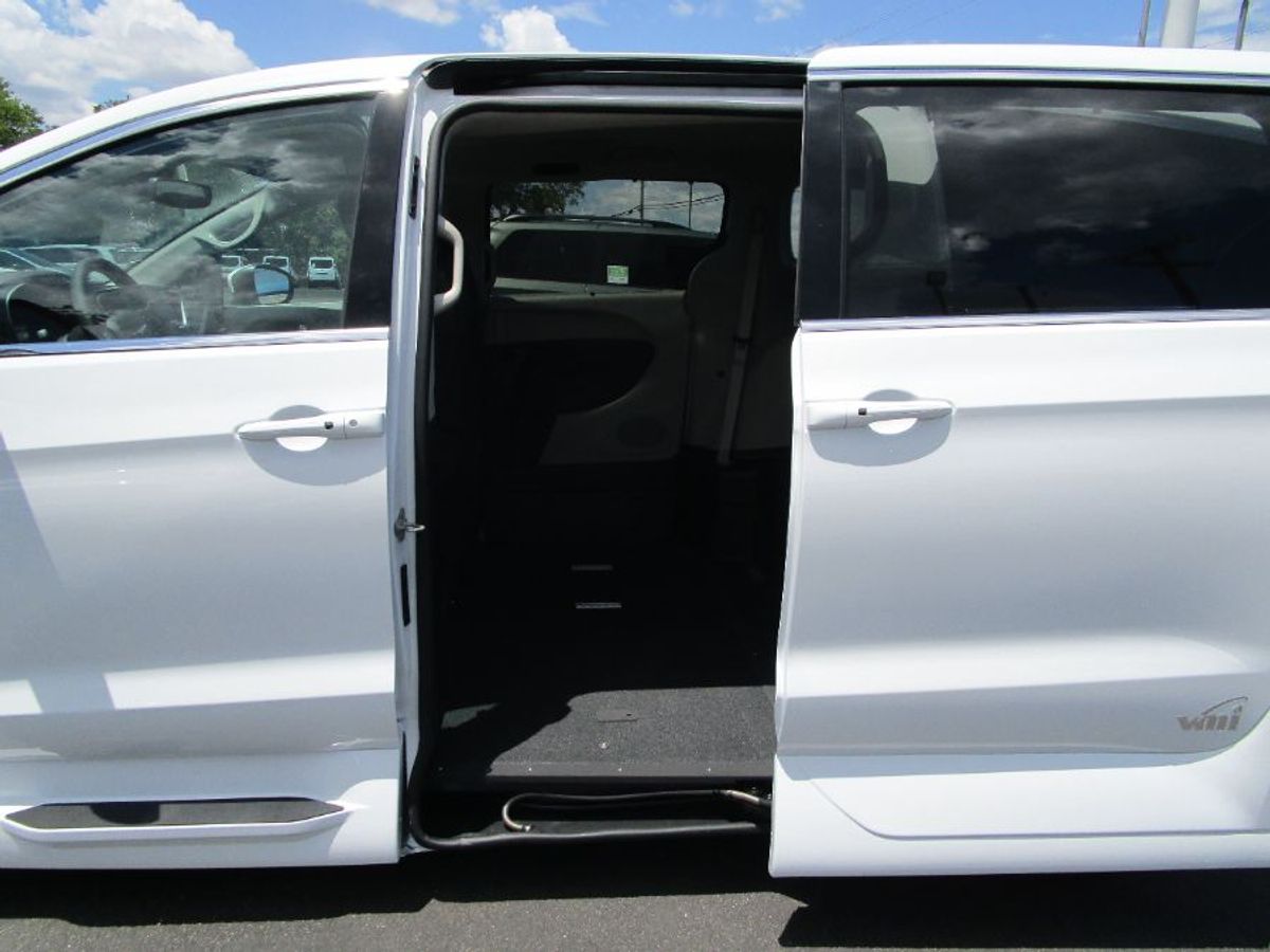 2023 CHRYSLER PACIFICA - Image 14