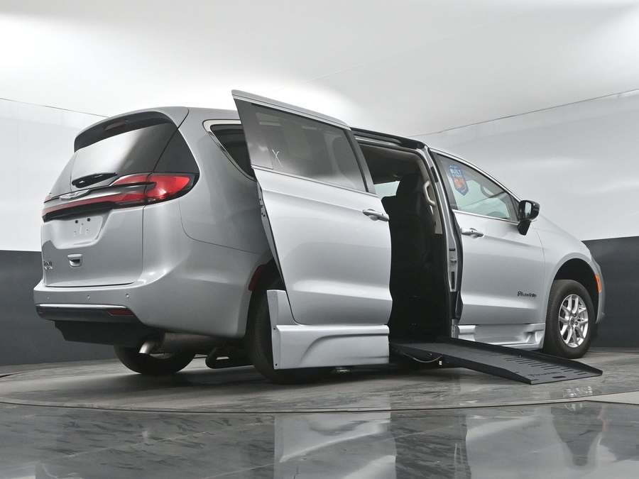 Used 2024 Chrysler Pacifica Touring L - BraunAbility Side Entry Entry Fold Out Automatic Ramp