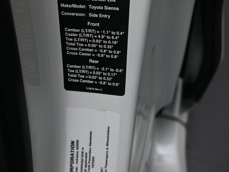 New 2026 Toyota Sienna Hybrid XLE Base - BraunAbility Side Entry Fold Out Automatic Ramp