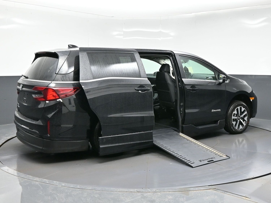 Black Honda Odyssey image number 6