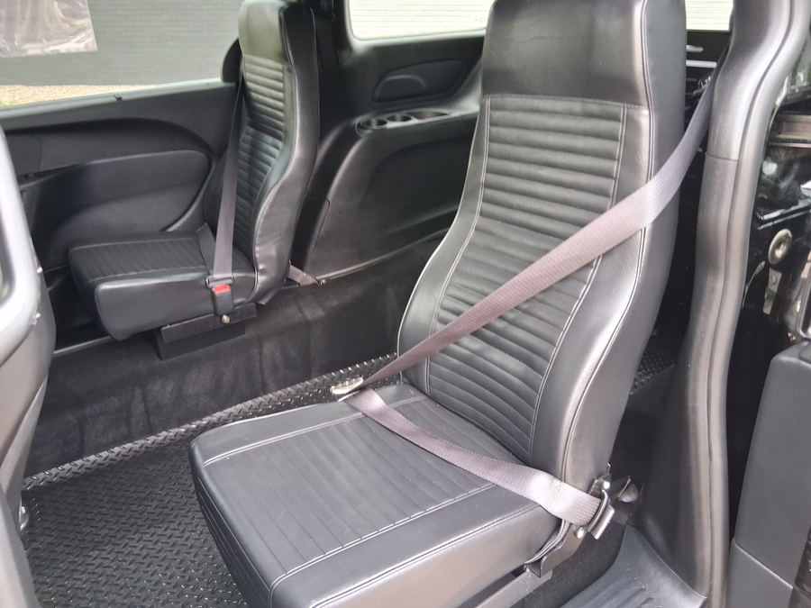 Black Chrysler Pacifica image number 18