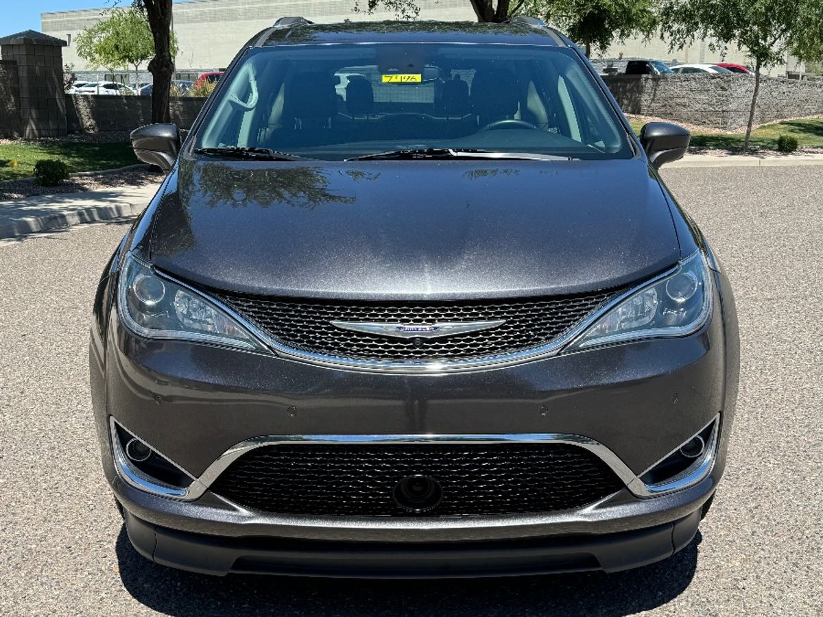 Grey Chrysler Pacifica image number 9