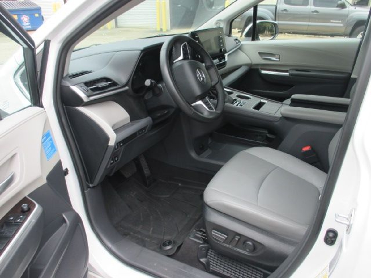 2023 TOYOTA SIENNA - Image 12