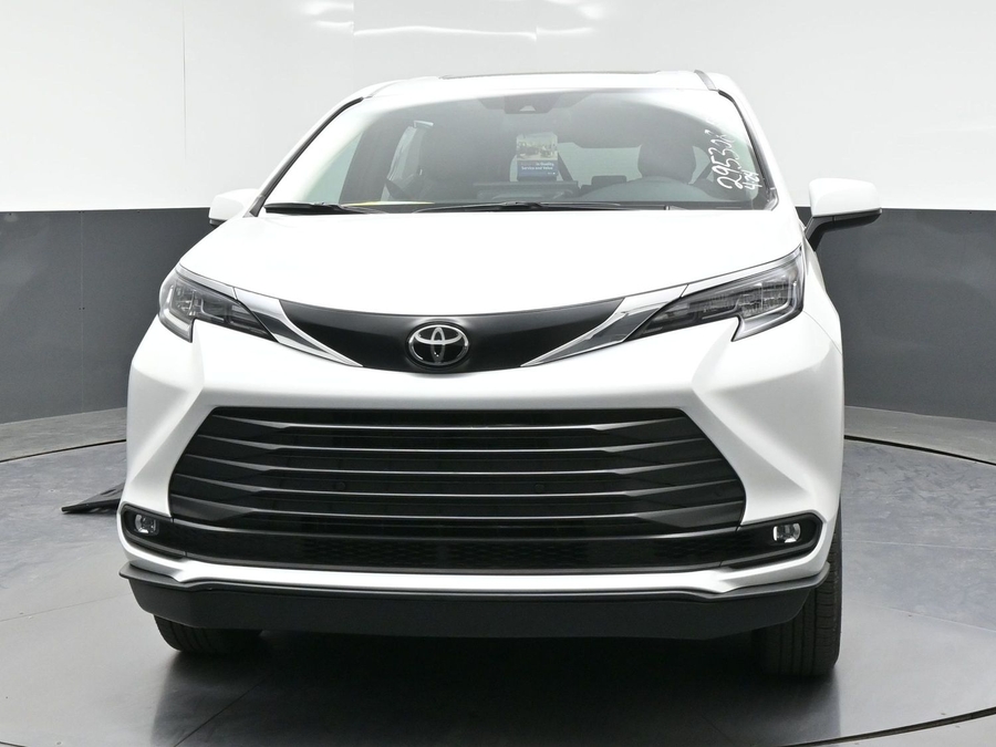 New 2026 Toyota Sienna Hybrid XLE Add - BraunAbility Side Entry Entry In Floor Automatic Ramp