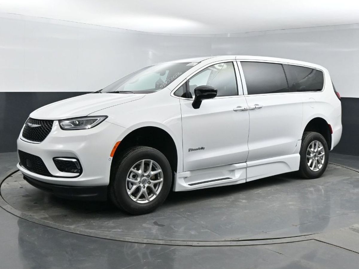 2025 CHRYSLER PACIFICA - Image 20