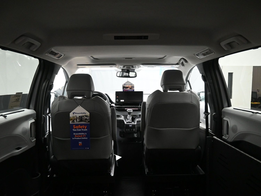 New 2026 Toyota Sienna Hybrid XLE Add - BraunAbility Side Entry Fold Out Automatic Ramp