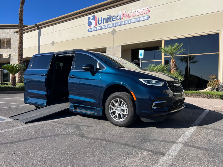 Used 2022 Chrysler Pacifica Touring - RLX Side Entry Entry In Floor Automatic Ramp