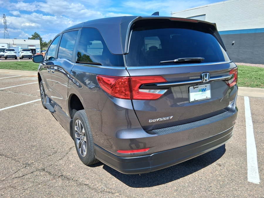 Grey Honda Odyssey image number 17