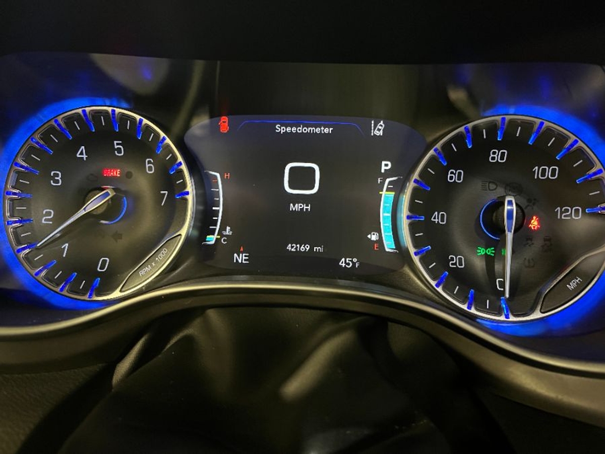 2018 CHRYSLER PACIFICA - Image 11