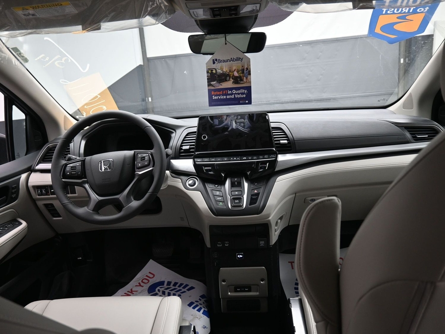 Grey Honda Odyssey image number 12