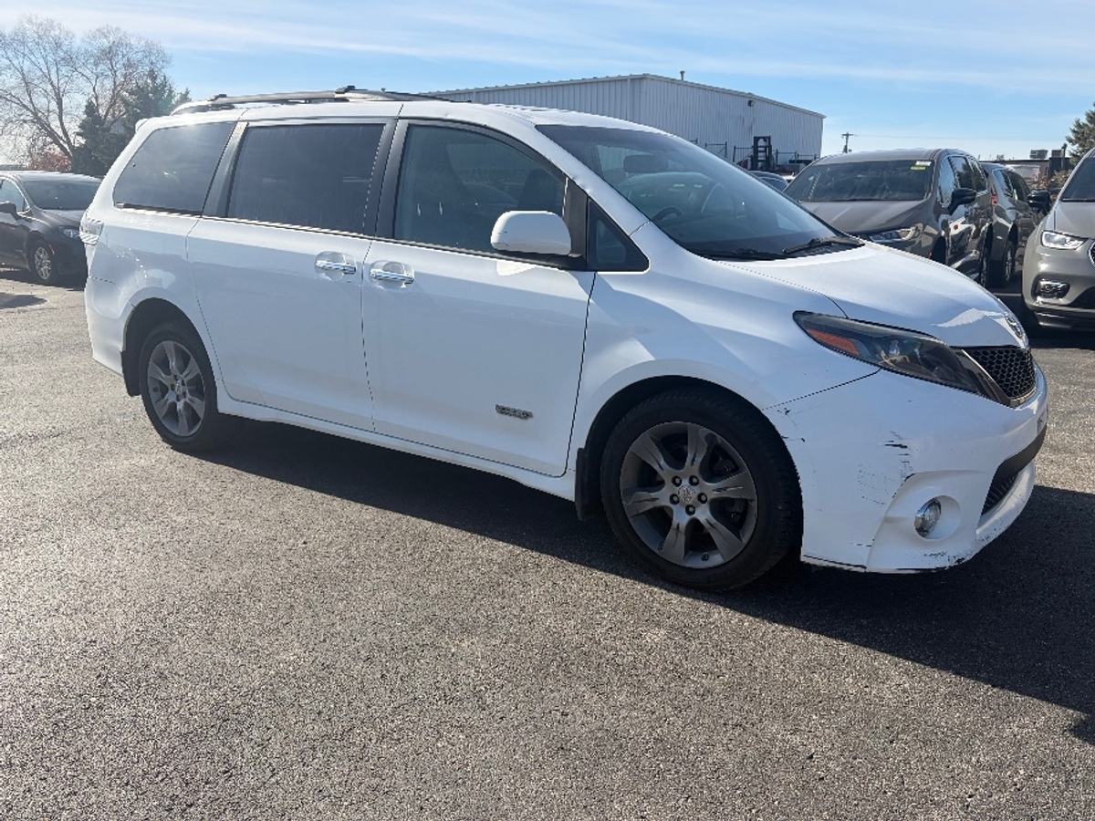 2015 TOYOTA SIENNA - Image 18