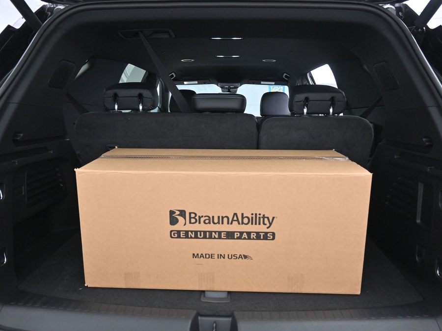 New 2026 Chevrolet Traverse 1LT Midnight - BraunAbility Side Entry In Floor Automatic Ramp