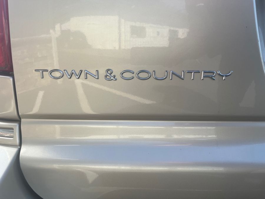 Used 2007 Chrysler Town and Country Limited - VMI Side Entry Entry In Floor Automatic Ramp