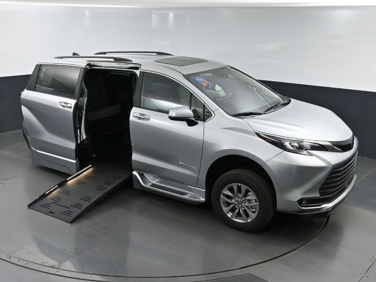 2025 TOYOTA SIENNA - Image 23