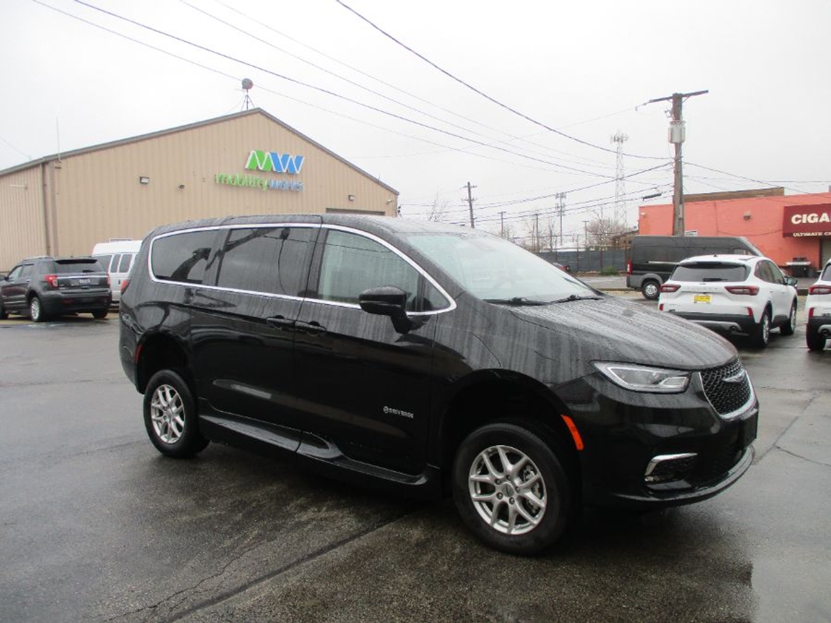 2024 CHRYSLER PACIFICA - Image 3