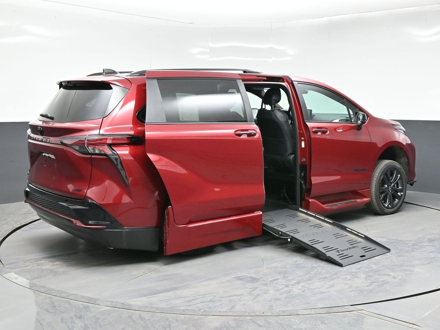 New 2026 Toyota Sienna Hybrid XSE Sport - BraunAbility Side Entry Entry Fold Out Automatic Ramp
