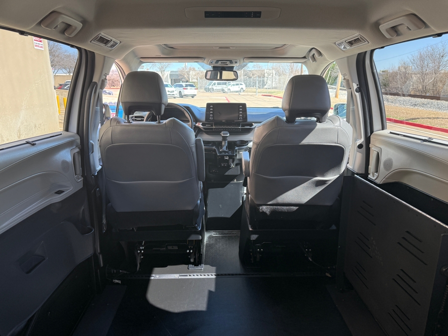 Used 2022 Toyota Sienna Hybrid XLE Base - BraunAbility Side Entry Entry Fold Out Automatic Ramp