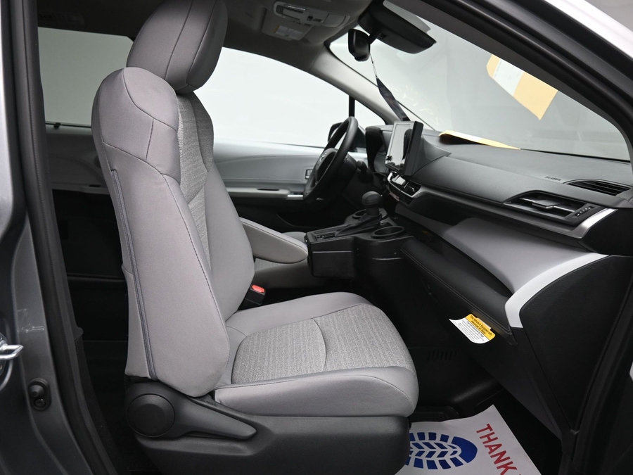 New 2026 Toyota Sienna Hybrid LE - BraunAbility Side Entry Entry Fold Out Automatic Ramp