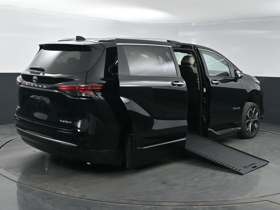 New 2025 Toyota Sienna Hybrid Platinum - BraunAbility Side Entry Entry In Floor Automatic Ramp