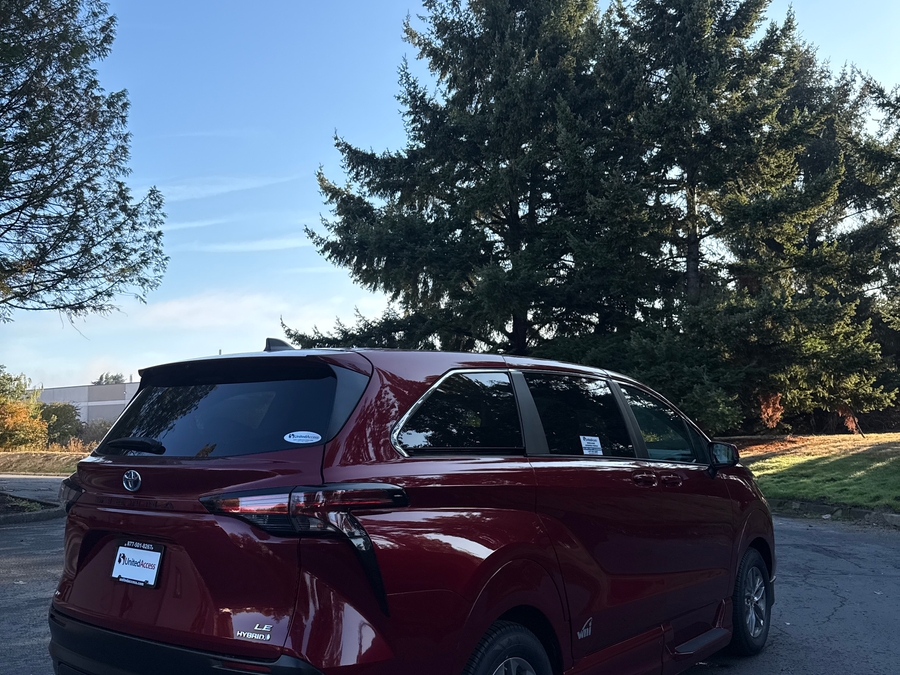 Used 2022 Toyota Sienna Hybrid LE AWD - VMI Side Entry In Floor Automatic Ramp