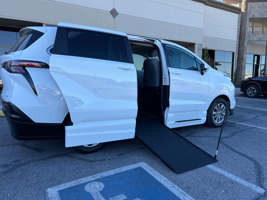 New 2025 Toyota Sienna Hybrid LE AWD - VMI  Entry  Ramp