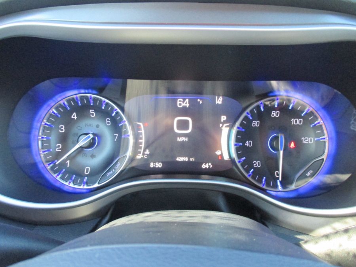 2023 CHRYSLER PACIFICA - Image 18