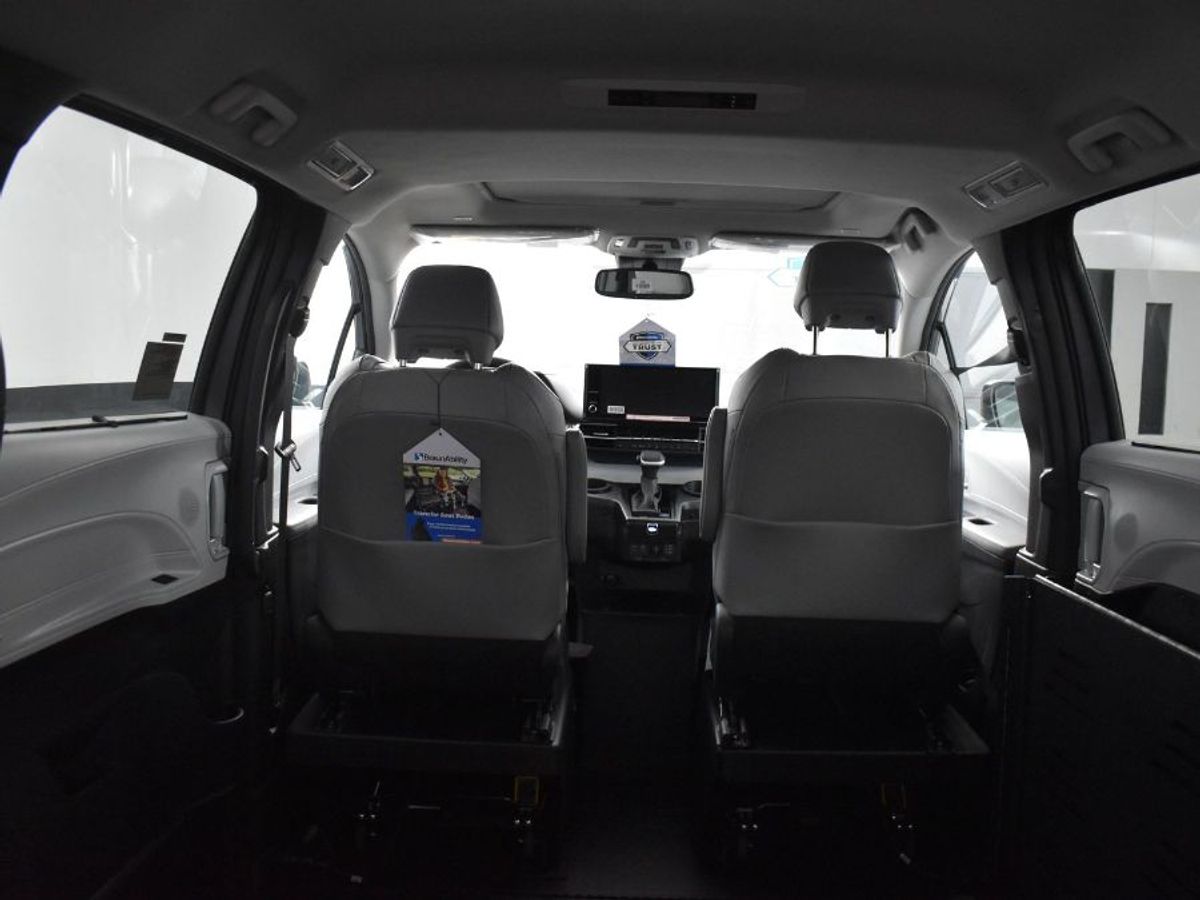 2025 TOYOTA SIENNA - Image 17