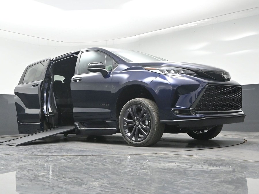New 2026 Toyota Sienna Hybrid XSE Sport - BraunAbility Side Entry In Floor Automatic Ramp