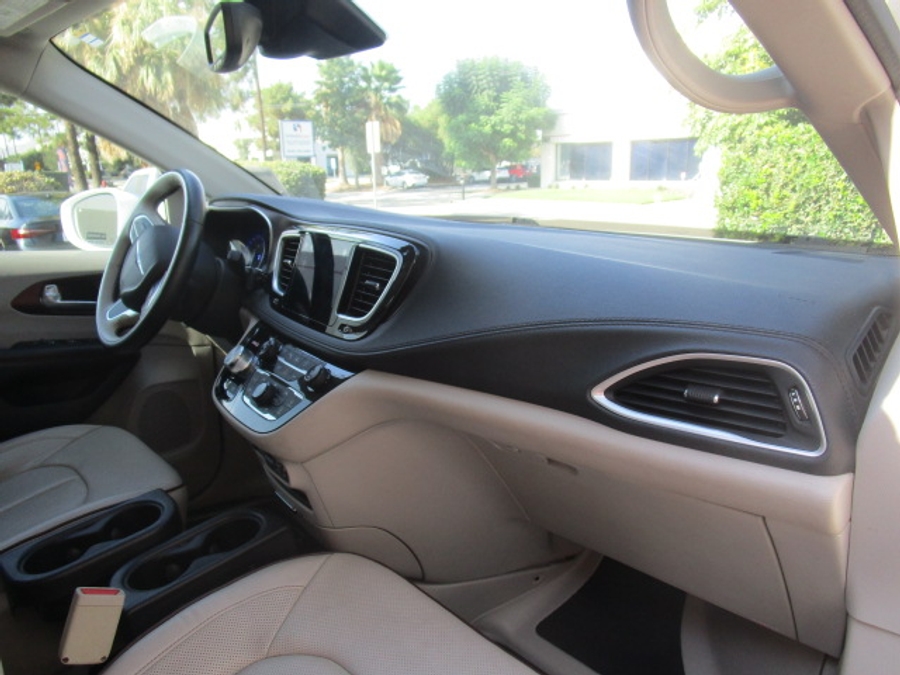 Used 2017 Chrysler Pacifica Limited - BraunAbility Side Entry Fold Out Automatic Ramp