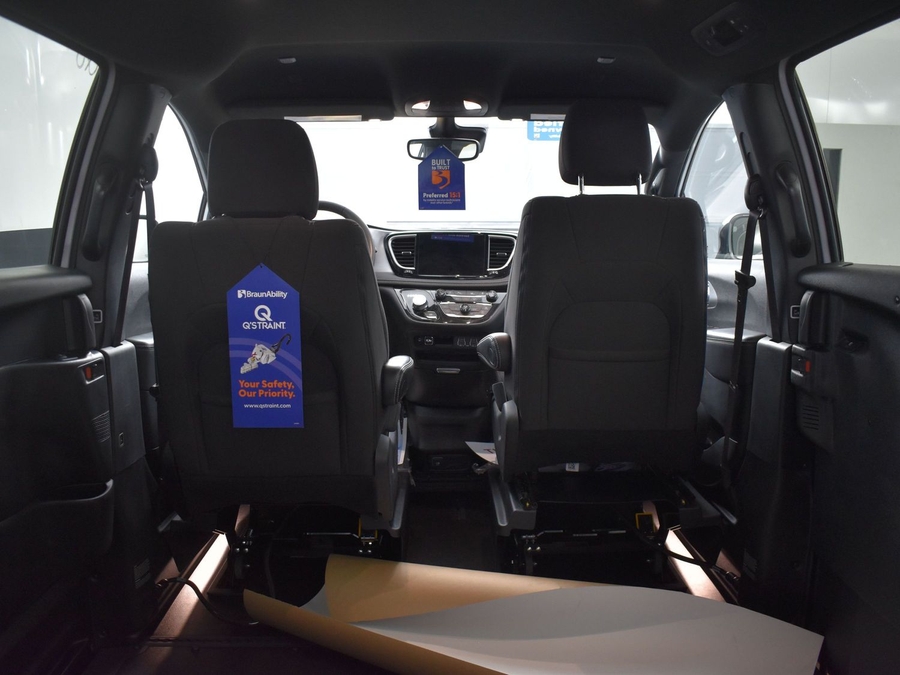 Used 2024 Chrysler Pacifica Touring-L - BraunAbility Side Entry Entry In Floor Automatic Ramp