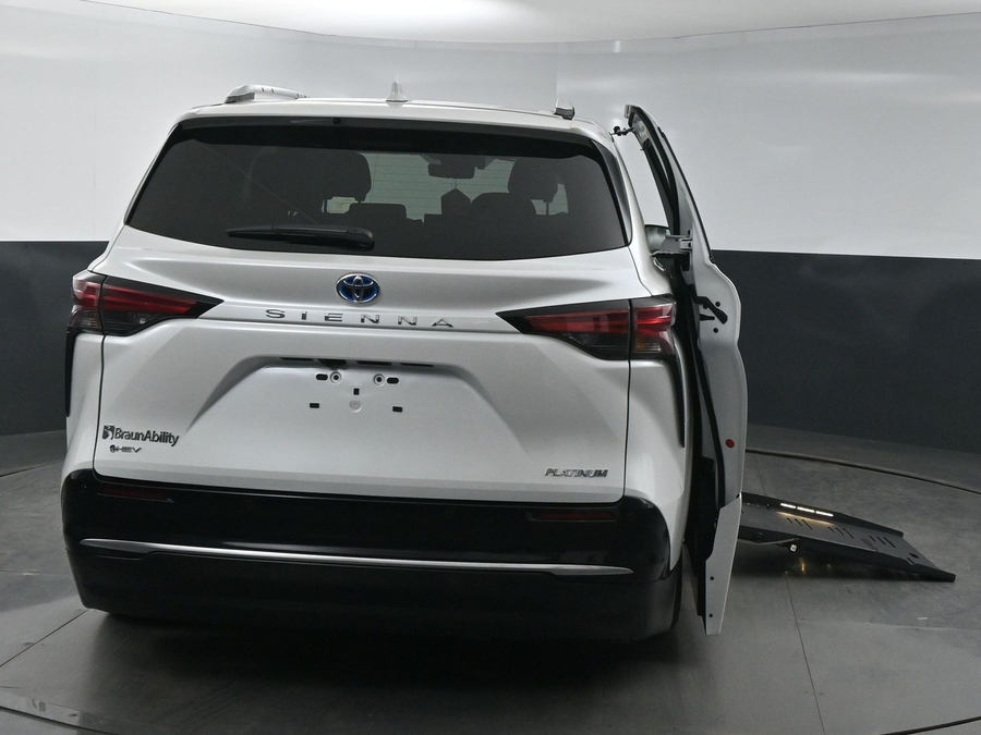 New 2025 Toyota Sienna Hybrid Platinum - BraunAbility Side Entry Entry Fold Out Automatic Ramp